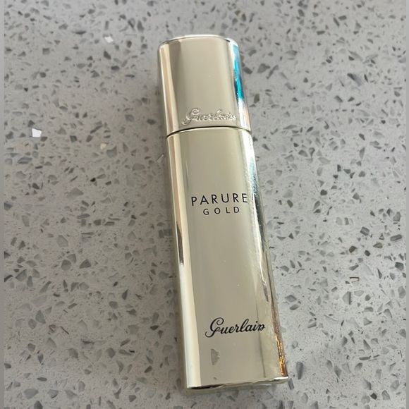 guerlain parure gold radiance foundation -31 - Picture 3 of 9